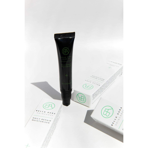Відновлююча та зволожуюча емульсія для обличчя Bella Aura Daily Repair Moisturizer 15 мл